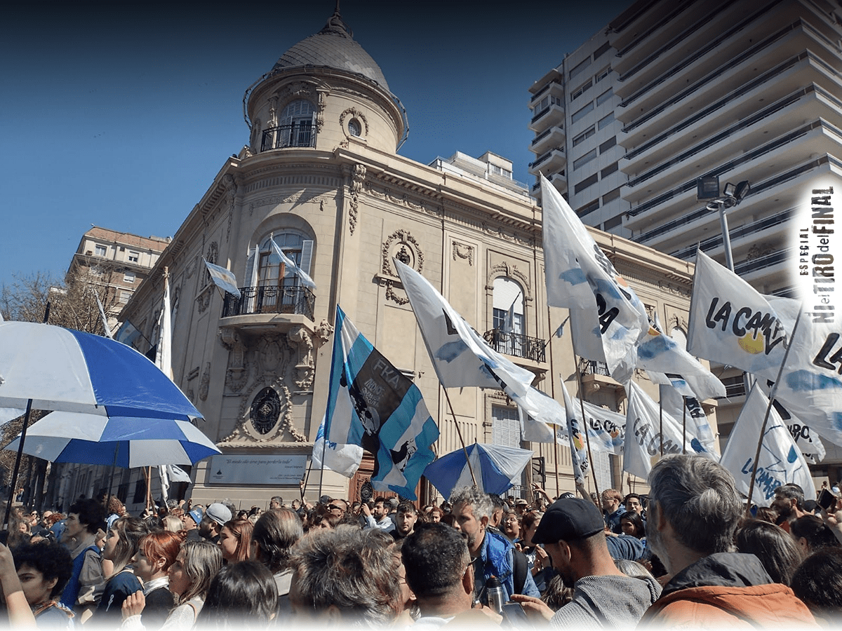 ANTE LA FUGAZ ORFANDAD