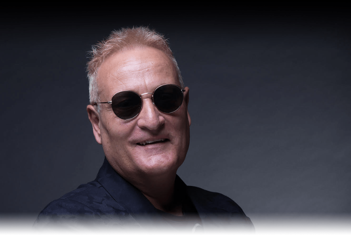 FREDDY COMITTÉ | CANTANTE Y COMPOSITOR