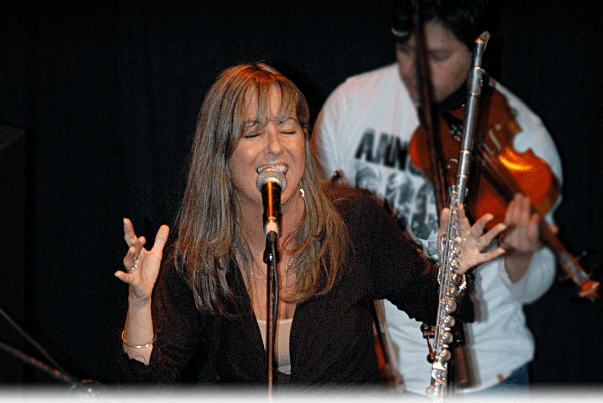 NUESTRAS CANTORAS | HOY: IRENE RODRÍGUEZ