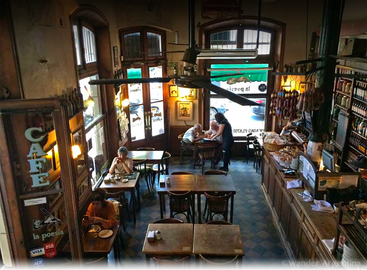 APOLOGÍA DE LA MESA DE CAFÉ