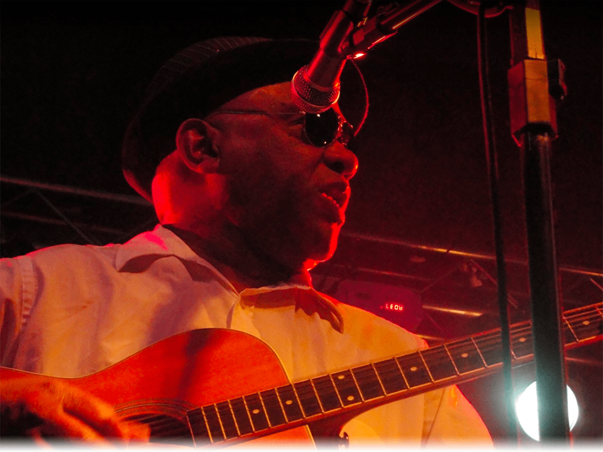 CARLOS WALTER DOS SANTOS Y EL FESTIVAL DE BLUES EN PERGAMINO